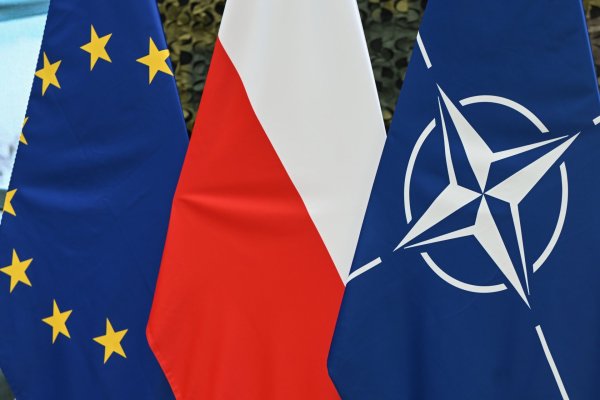 配资门户的申请入口 最新！立陶宛紧急关闭维尔纽斯机场！泽连斯基签署多项针对俄罗斯制裁令！乌军：打击俄石化厂